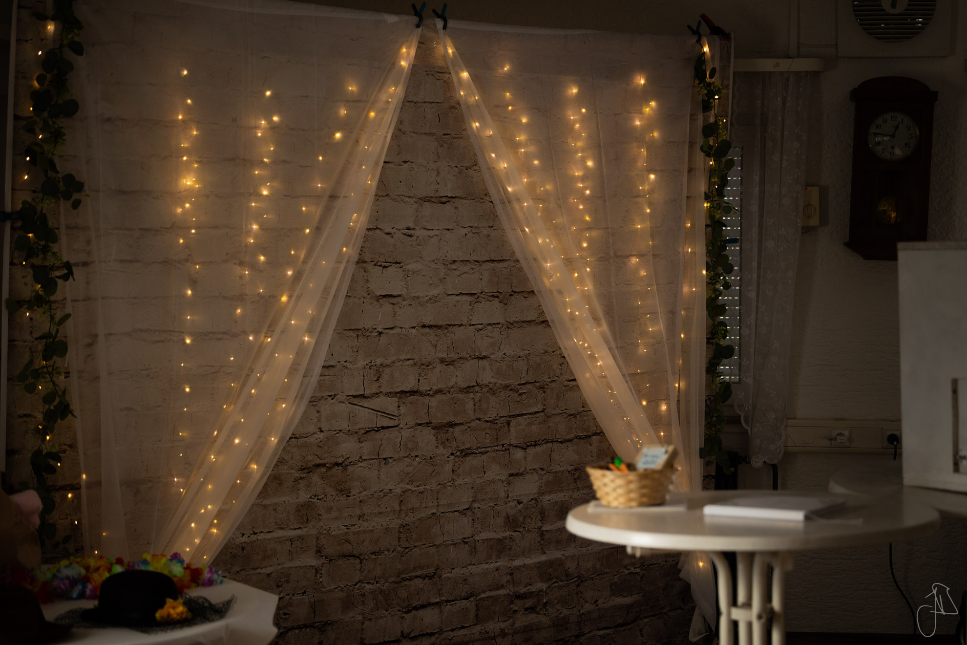 Fotobox incl. Hintergrund mit Lichterkette mieten